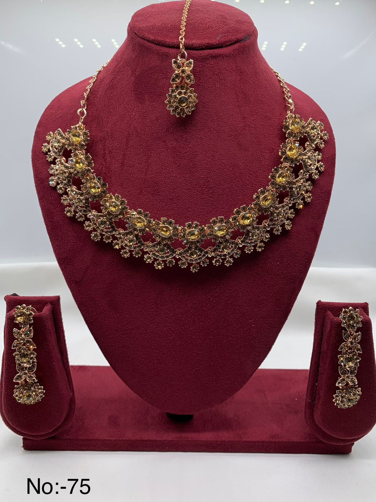 Beautiful flower design Diamond Necklace