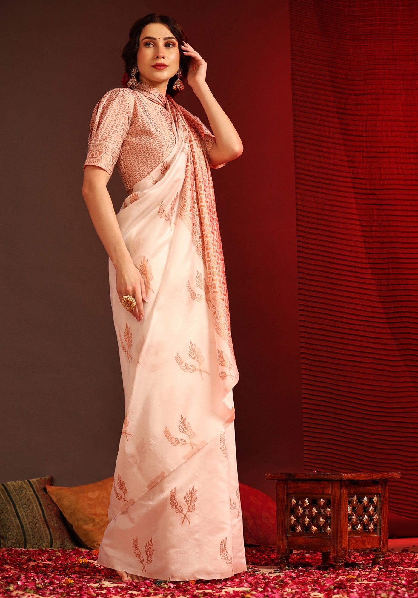 White Stylish And Beautiful Saree With Rich Pallu For Women