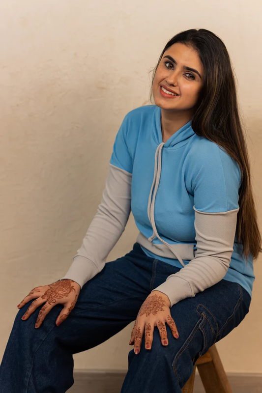 Women's Winter Wear Blue Full Sleeve Self Design Sweatshirt