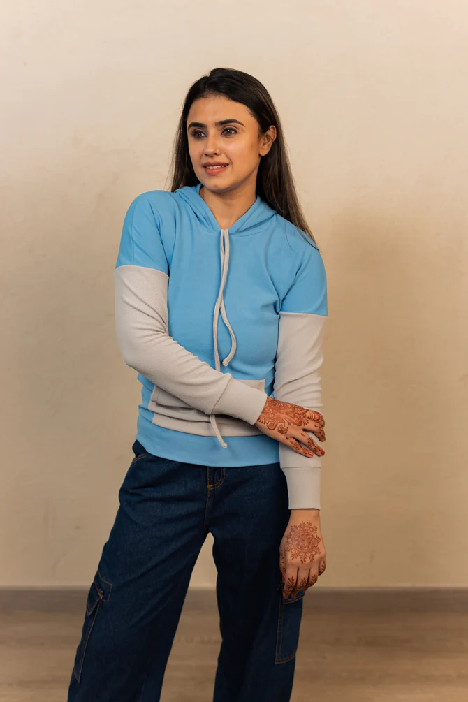 Women's Winter Wear Blue Full Sleeve Self Design Sweatshirt